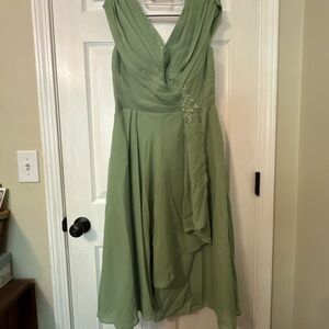 Elegant Green Sleeveless Dress